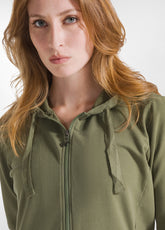 FELPA CORE SLIM CON ZIP E CAPPUCCIO VERDE - OLIVE GREEN | DEHA