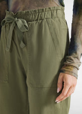 PANTALONE IN GABARDINE CON COULISSE VERDE - OLIVE GREEN | DEHA