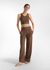 PANTALONE GAMBA DRITTA IN MICROFIBRA RICICLATA MAR - COFFEE BROWN | DEHA