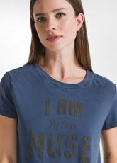 MARMORIERTES T-SHIRT MIT GRAPHIK - BLAU - NIGHT BLUE | DEHA