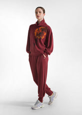 SOFT TOUCH GRAPHIC SWEATSHIRT - RED - CORDOVAN RED | DEHA