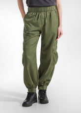 PANTALONE CARGO IN RASO CUPRO VERDE - OLIVE GREEN | DEHA