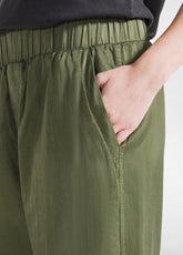 PANTALONE CARGO IN RASO CUPRO VERDE - OLIVE GREEN | DEHA