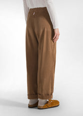 PANTALONE CON PINCES IN VELLUTO MARRONE - GLACE' BROWN | DEHA