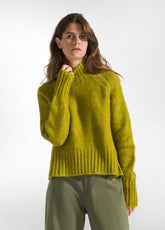 HIGH-NECK FLUFFY SWEATER - GREEN - LIME GREEN | DEHA