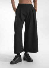 TEXTURE PLEATED CROP PANTS - BLACK - BLACK | DEHA