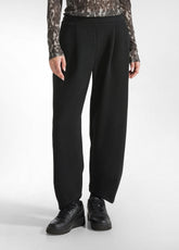 BALLOON MATELASSE PANTS WITH PLEATS BLACK - BLACK | DEHA