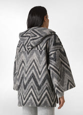 SOFT WOOLY PONCHO, GREY - CHEVRON GRAY | DEHA