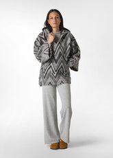 SOFT WOOLY PONCHO, GREY - CHEVRON GRAY | DEHA